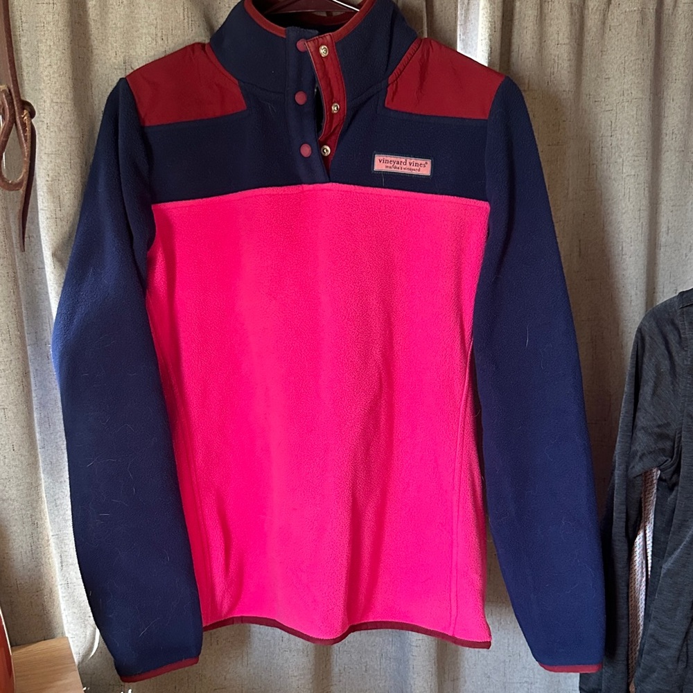 Vineyard Vines Fuchsia and Navy Fleece